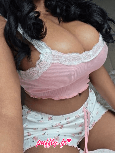KellyLabelle — profile photo | Puffly